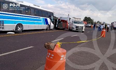 PGJE investiga causas de accidente que dejó personas fallecidas