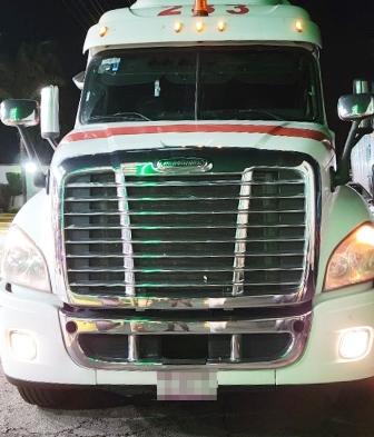 Recuperan policía un tractocamión que contaba con reporte de robo