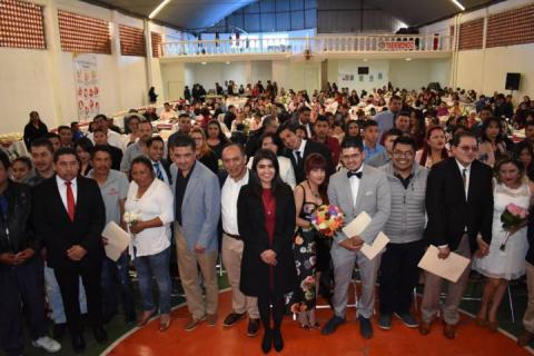 TOA felicitó a las parejas que se casaron en campaña municipal imagen 1