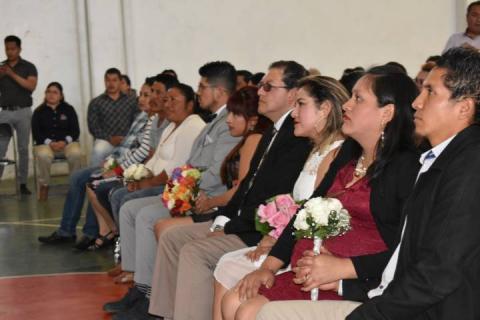 TOA felicitó a las parejas que se casaron en campaña municipal imagen 2