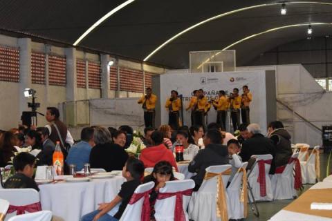 TOA felicitó a las parejas que se casaron en campaña municipal imagen 4
