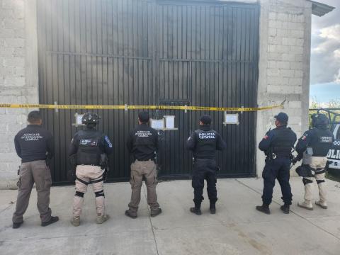 Aseguran 7 vehículos y 2 contenedores en inmueble mediante cateo en Tlaxcala imagen 2