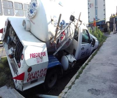 Se impacta pipa en Texcalac, dos menores lesionadas imagen 1