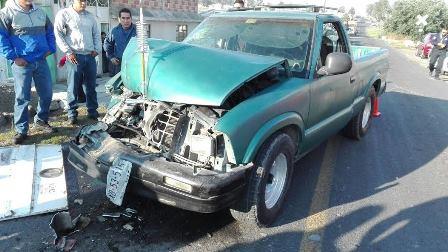 Se impacta pipa en Texcalac, dos menores lesionadas imagen 2