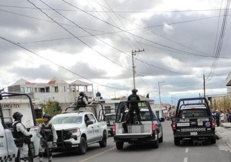 Taladores reciben con piedras y palos a policías estatales en Teolocholco