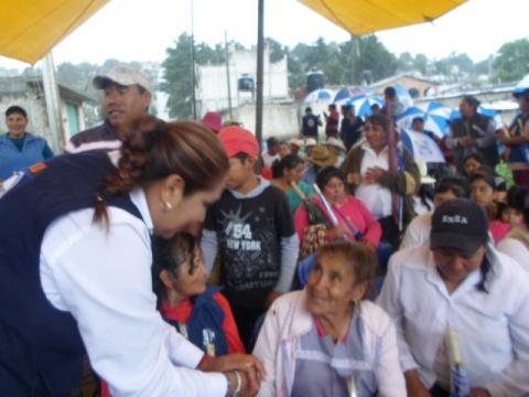 Aumenta temor de detractores por popularidad de Caritina Olvera