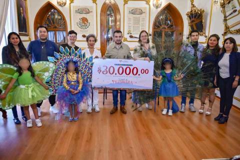 El Presidente Salvador Santos Cedillo entregó cheques a escuelas ganadoras del concurso desfile de primavera imagen 6