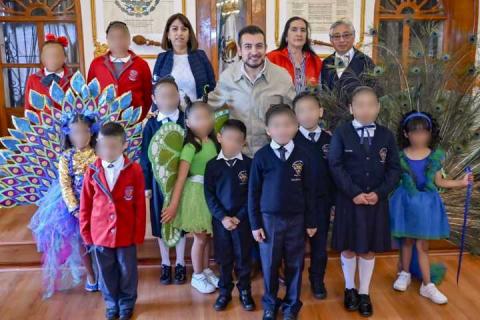 El Presidente Salvador Santos Cedillo entregó cheques a escuelas ganadoras del concurso desfile de primavera imagen 7