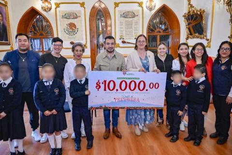 El Presidente Salvador Santos Cedillo entregó cheques a escuelas ganadoras del concurso desfile de primavera imagen 5