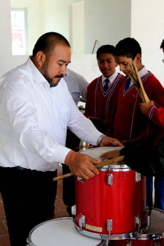 Badillo Jaramillo apoya banda de guerra el Benavente con tambores imagen 2