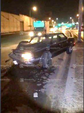 Abandonan dos vehículos tras un accidente frente al panteón de Chiautempan imagen 1