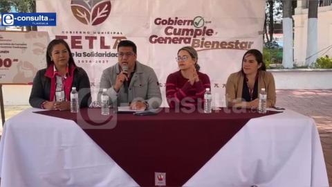 Entrega Giovanni Montiel apoyos a doce camadas de Tetla de la Solidaridad