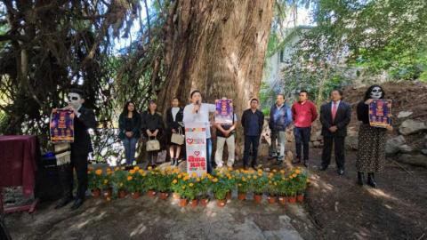 Presenta alcalde de Amaxac atractivo programa de Día de Muertos