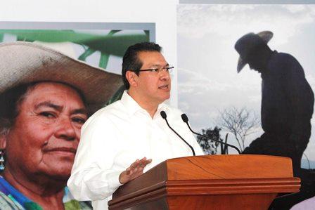 Defensa de los campesinos para la paz social: Marco Mena imagen 2
