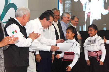 Defensa de los campesinos para la paz social: Marco Mena imagen 3