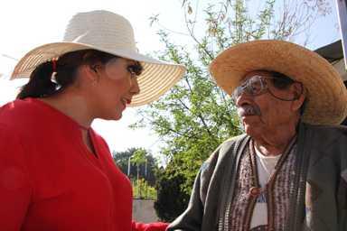 Recorre candidata a diputada federal del PT Teotlalpan