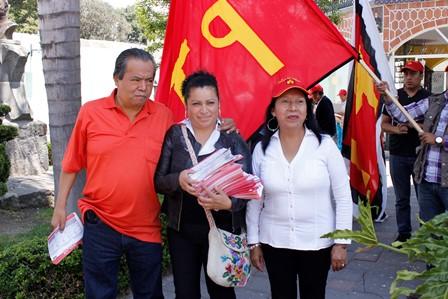 Pese a violencia doméstica, Lilia Flores regresa a su campaña