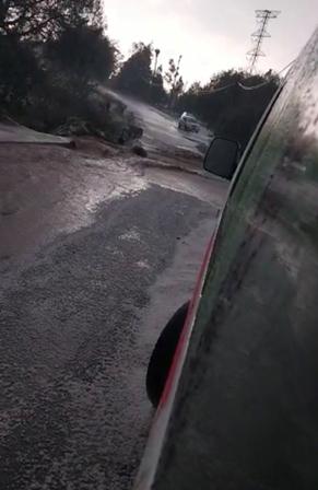 Fuerte lluvia derrumba puente de Tzompantepec por falta de mantenimiento