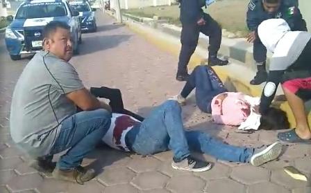 Hombre acuchilla a su pareja y luego se apuñala en el estómago