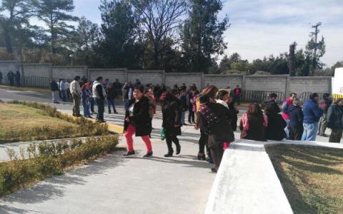 Se manifiestan porque la USET los dejó sin despensas