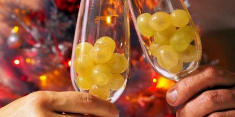 ¿Cuál es el simbolismo de las 12 uvas al sonar las campanadas de Año Nuevo?