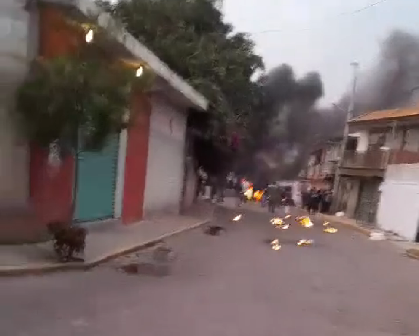 Queman paquetería relacionada con elecciones en San Lorenzo Axocomanitla