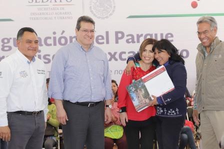 Entrega Rosario Robles a Anabell Ávalos Atlas de Riesgos imagen 2