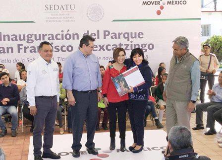 Entrega Rosario Robles a Anabell Ávalos Atlas de Riesgos imagen 3