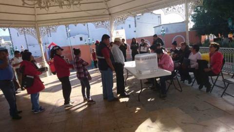 Noé Rodríguez vota en Calpulalpan imagen 9