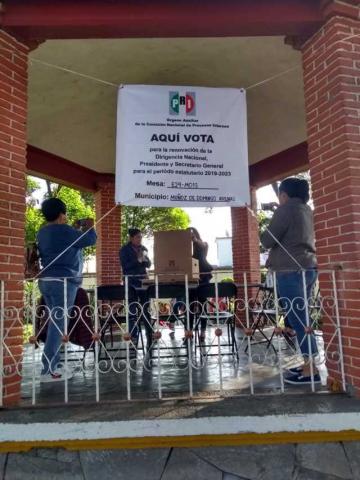 Noé Rodríguez vota en Calpulalpan imagen 2