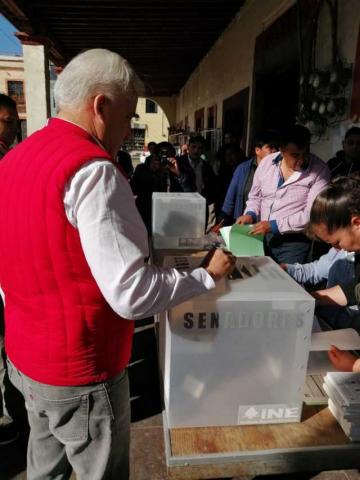 Noé Rodríguez vota en Calpulalpan imagen 5