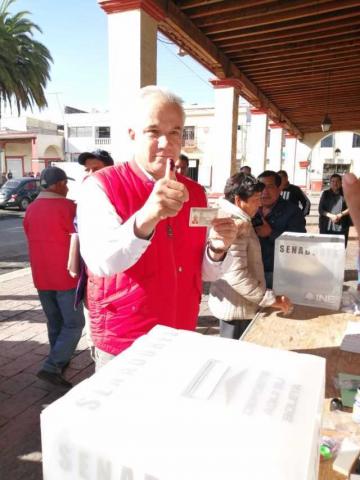 Noé Rodríguez vota en Calpulalpan imagen 4