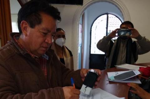Ratelo Zempoalteca les pasa la charola a sus empleados para celebrar a los niños
