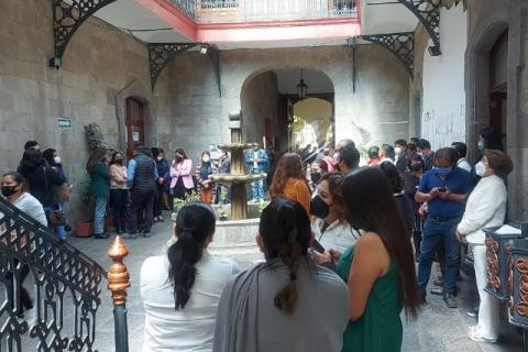 Sindicalizados se manifiestan en el Ayuntamiento capitalino, tachan de trácala a Corichi