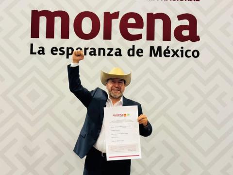 El llamado candidato del Pueblo, Ray Vázquez se registra por la gubernatura de Tlaxcala