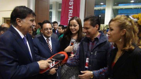 Entregan Fire Sports y "La Loba Muñoz" reconocimiento a ejecutivo local imagen 2