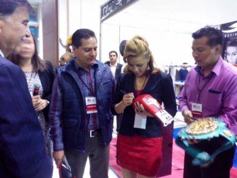 Entregan Fire Sports y "La Loba Muñoz" reconocimiento a ejecutivo local imagen 1