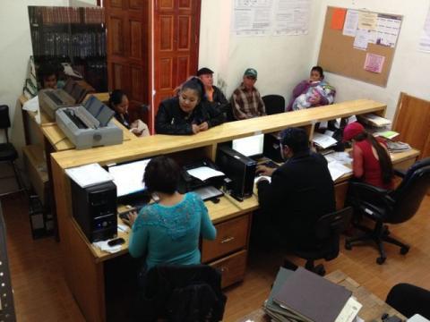 En Tetla padres de familia cumplen con la responsabilidad de registrar a sus hijos recién nacidos