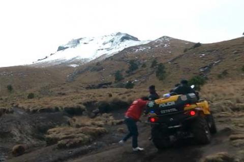 Rescatan estatales a dos lesionados en la Malinche