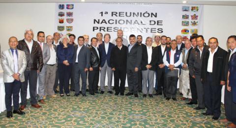 Alcalde pide apoyo para aquellos lugares que muy difícilmente llega el agua potable imagen 1