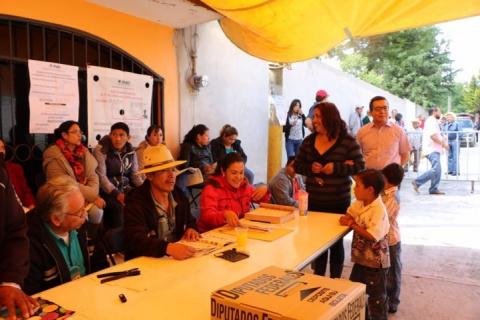 Ya votaron los tres candidatos del PRI a diputados imagen 5