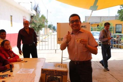 Ya votaron los tres candidatos del PRI a diputados imagen 7