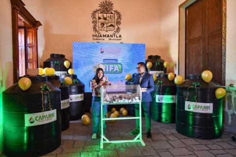 200 familias ganaron tinacos de 1,200 litros en rifa de la CAPAMH