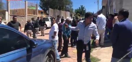 Presunto roba chicos asesinan a dos personas en Tetla