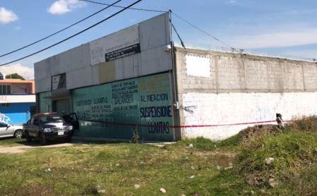 Ladrones hacen boquete para robar taller mecánico en Tetla imagen 2