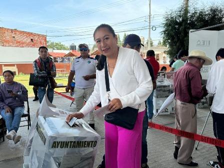 Rocío Meléndez vota y convoca a tener una jornada electoral participativa