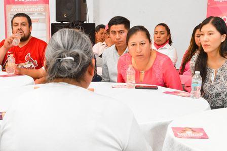 Se reúne Rocío Meléndez con comerciantes de La Magdalena Tlaltelulco imagen 2