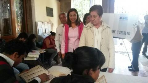 Ya votaron los tres candidatos del PRI a diputados imagen 10