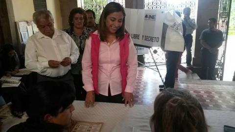 Ya votaron los tres candidatos del PRI a diputados imagen 8