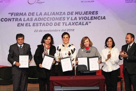 Sandra Chávez encabeza firma de alianza de mujeres contra las adicciones imagen 2